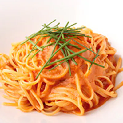 パスタシェフのスペシャリテ 生うにをたっぷり使用したトマトクリームのパスタ