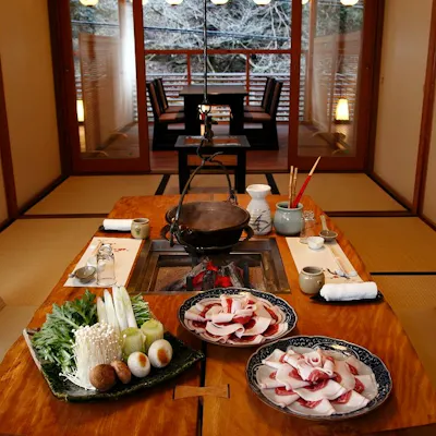 貴船右源太 冬季名物料理~氣生根鍋(きふねなべ)~