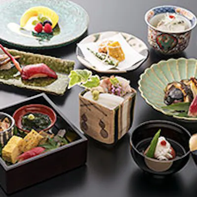 北大路グループは旬の食材を使用した、四季折々の会席料理をご提供しております