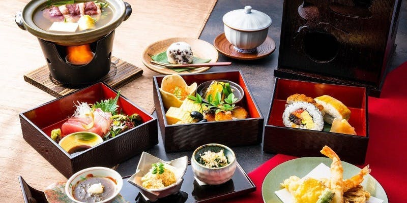 【三段弁当】15品以上の味わいが詰め込まれたボリュームたっぷりのお弁当