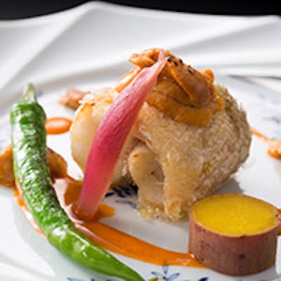 「素材」「出汁」に拘り、お料理を提供いたします。繊細な「出汁」が決めての吸物を得意とする