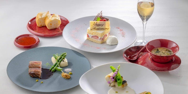 【記念日×窓席】お肉料理メインのランチコース＋ポーションケーキと乾杯ドリンク付き（平日限定）