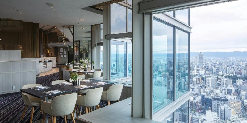 〇大塚古家具　上品でエレガントなガラス天板のワゴン　キッチンワゴン　キャスター　ワイドテーブル　トロリー　古道具　アンティーク アンティーク（素材（インテリア）木）（キッチンワゴン