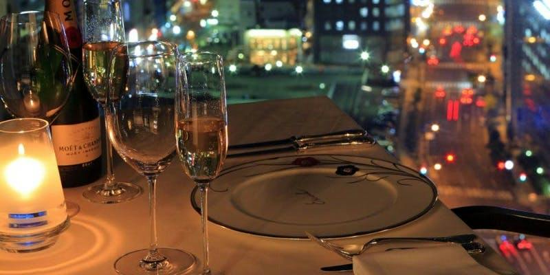 エスカーレ ホテルモントレ グラスミア大阪（なんば店） 【Xmas2025】生演奏＆スパークリングワイン含むフリードリンク付＋窓側席（12月 ...