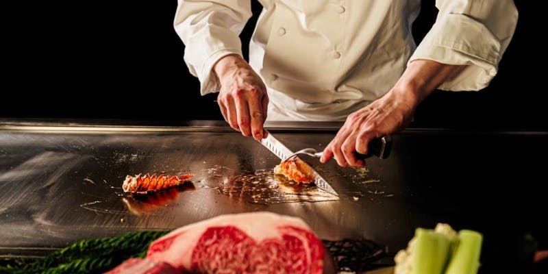 【淡路ーAwaziー】贅沢に伊勢海老一人一つと黒毛和牛