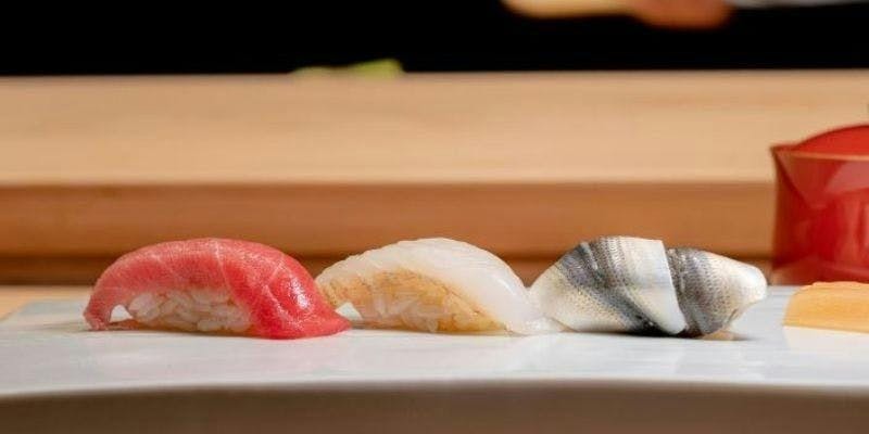 ＜和食＞江戸前寿司おまかせコース～高級寿司十貫、玉子焼、旬菜料理、甘味～