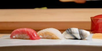 ＜和食＞江戸前寿司おまかせコース～高級寿司十貫、玉子焼、旬菜料理、甘味～ - XEX WEST