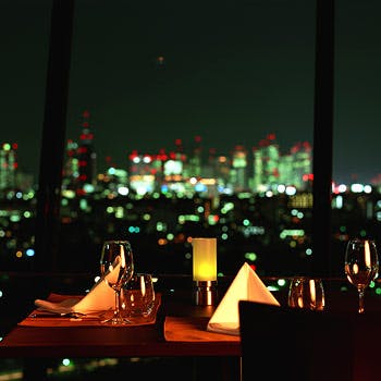 View Dining The Sky ホテルニューオータニ 土日祝ディナーブッフェ パノラマ夜景と出来たての料理を堪能 ディナー プラン メニュー 一休 Comレストラン