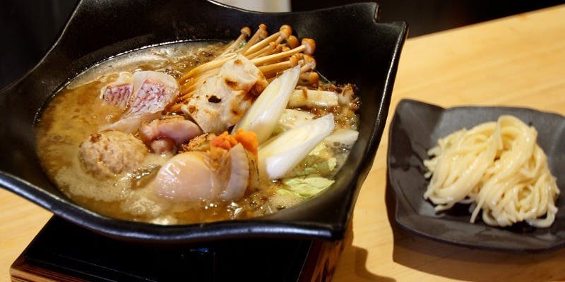 島根県隠岐島 小醤油みその うどんすき鍋御膳（彩り前菜・うどんすき鍋・甘味）（期間限定12月～1月）