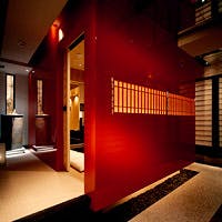 空間－京の石畳　　素材－極上の旬　　心技－日本伝統の継承と進化　　そして・・・