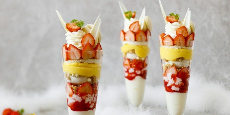 ”ホワイトストロベリーパフェ”