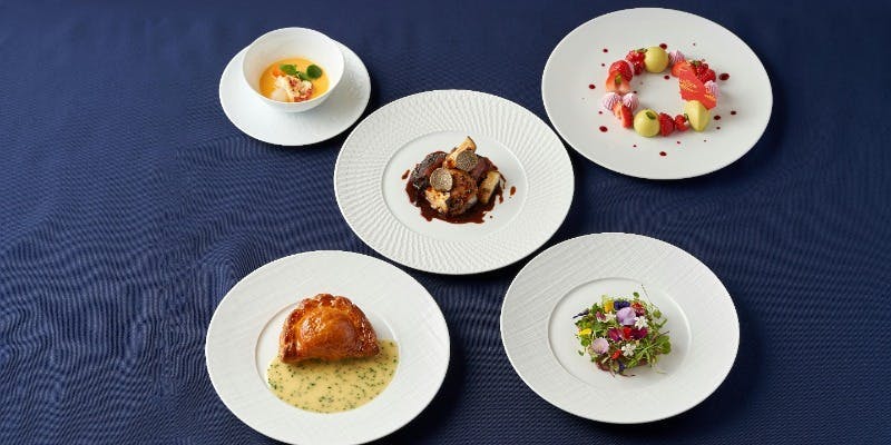 【La Suite Xmas 2025】「グラン・ブルー」クリスマスディナー＋乾杯グラスシャンパーニュ（12/19～12/25）