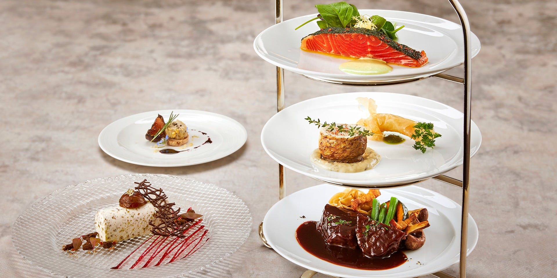 アートカラーズダイニング（ART colours Dining【旧店名】アート ラウンジ）