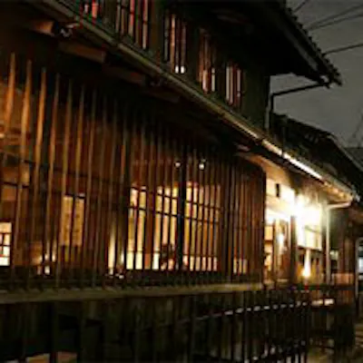 明治の面影をそのままに、ほのかなシェードの灯りの中ゆっくりとお寛ぎいただけたら…