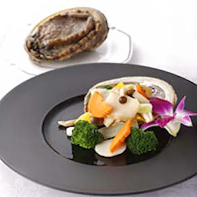 旬の食材とこだわりの調味料を使ったお料理をご提供いたします