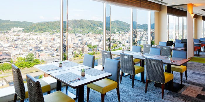 21年版 夜景が見える京都のレストラン徹底調査 カップル 記念日 デートにおすすめのディナーランキングtop15 京料理 数寄屋造り 正統フレンチ 鴨川沿い カジュアルなど アニバーサリーズマガジン