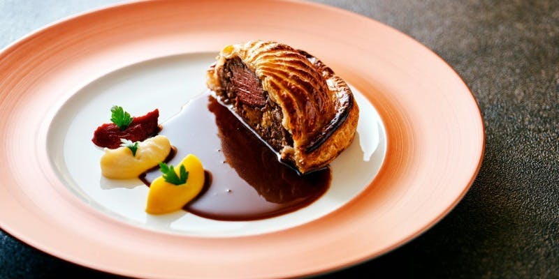 【Xmas2025】ラ ネージュ 全6品＋サーモン、牛と鹿のパイ包み、Xmasデザート（17階からの眺望 窓側確約）