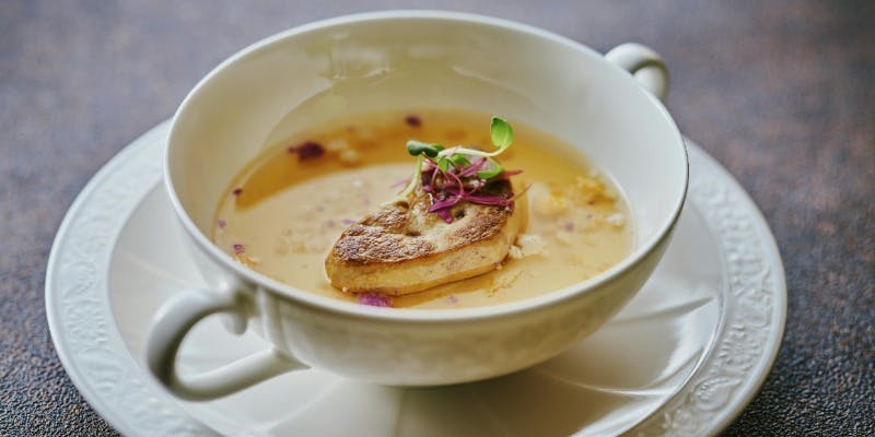 【サヴール】＋魚介オードブル、栗のポタージュ、魚料理、和牛、タルトタタン（17階からの夜景 窓側確約）