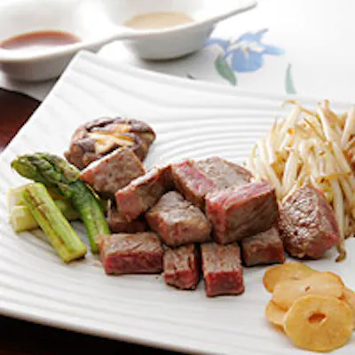 食材を惹きたてるオリジナルの合わせ塩。 これらはお客様との会話から生まれる