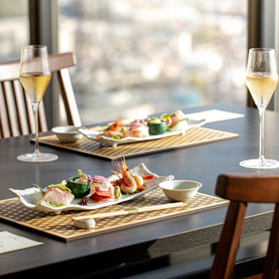 厳選素材の味を活かした、料理長の彩り豊かな会席料理