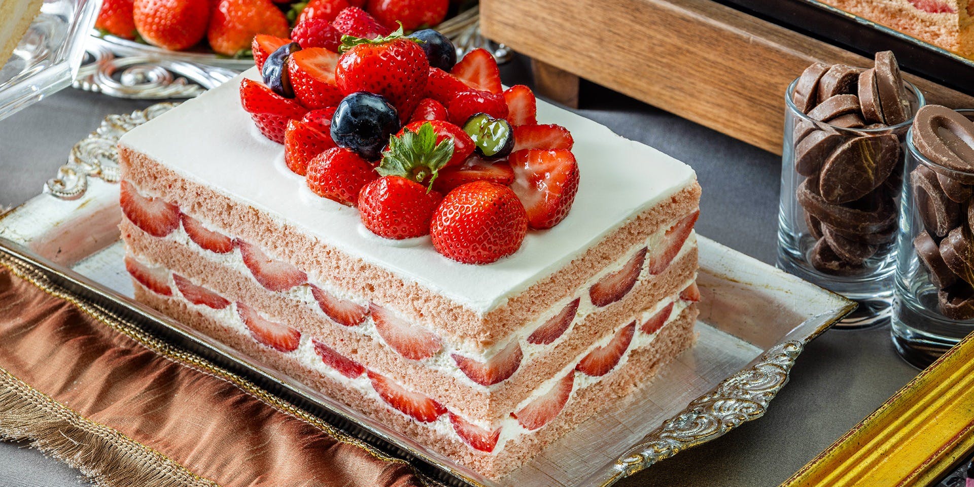 XEX 日本橋 【イチゴスイーツ食べ放題】苺×チョコレートのデザートと旬