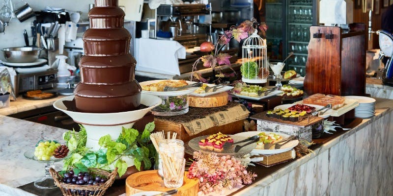 【Xmas2025】フレッシュ国産苺＋苺スイーツ食べ放題！贅沢ランチブッフェ（12/12～12/26限定）