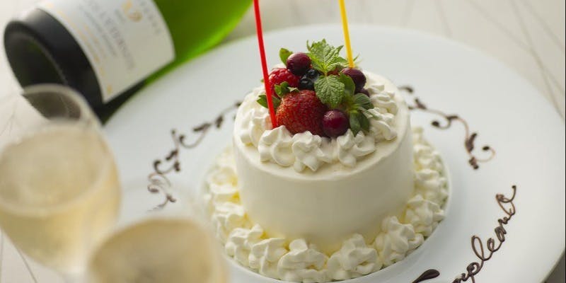 【窓際席確約】大切な方との記念日をケーキでお祝いする全5皿