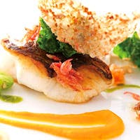 お客様の心に響く料理を常に目指して腕を振るうシェフ