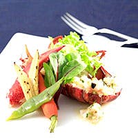 旬の食材の風味を生かす最高の料理、こだわりのグラスやカトラリー