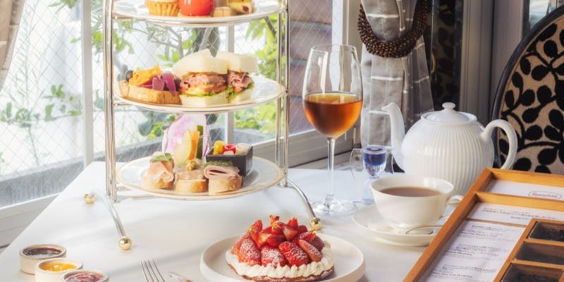 【プレミアムアフタヌーンティ】紅茶・フレーバーティー10種、セイボリー＆スイーツなど