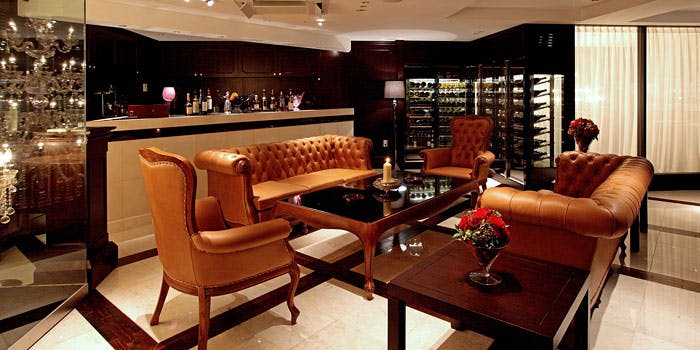 ガルニエ チャペルプロポーズ Wメインを含む全6品 バラの花束 選べる1ドリンク ディナー プラン メニュー 一休 Comレストラン