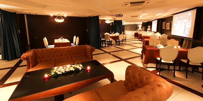 ガルニエ チャペルプロポーズ Wメインを含む全6品 バラの花束 選べる1ドリンク ディナー プラン メニュー 一休 Comレストラン