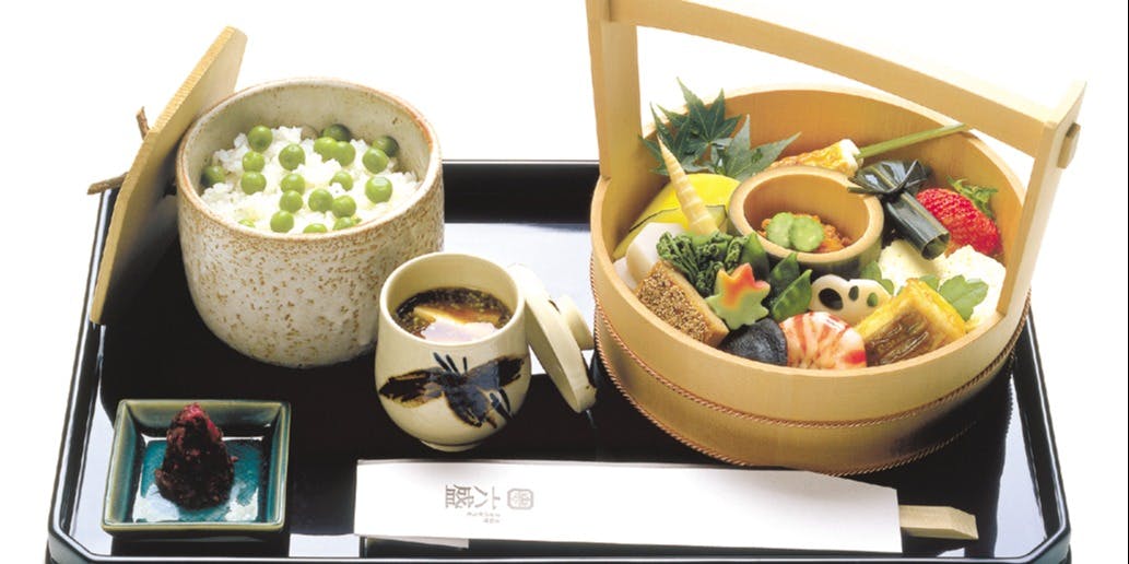 六盛 【手をけ弁当】雅な手桶に京料理を盛込んだお弁当＋秋野菜の