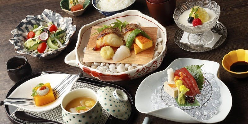 名駅 なだ万茶寮 ／JRセントラルタワーズ13F いろどり膳【平日限定