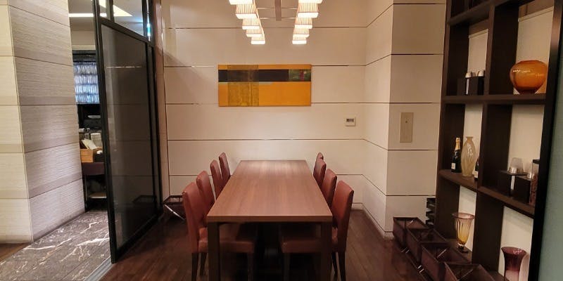 顔合わせ、接待にも。前菜盛合わせ、ズワイ蟹パスタ、黒毛和牛サーロイン石窯グリル、ランチコース