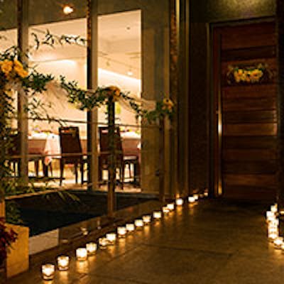 落ち着いた色調の洗練された空間で美味しさと驚きのある新鋭フレンチを