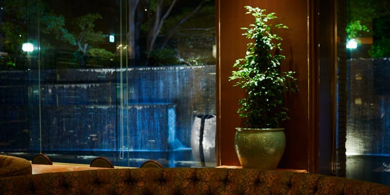 【ペアディナー】記念日や誕生日に＋乾杯シャンパン・ホールケーキ・ブーケ付（ソファ席確約）