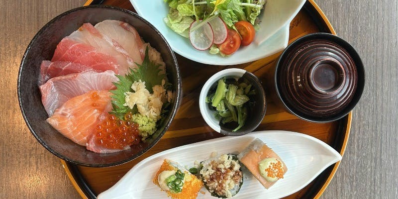 ＜事前予約限定＞【平日限定】海鮮丼とロール寿司に茶碗蒸しセット