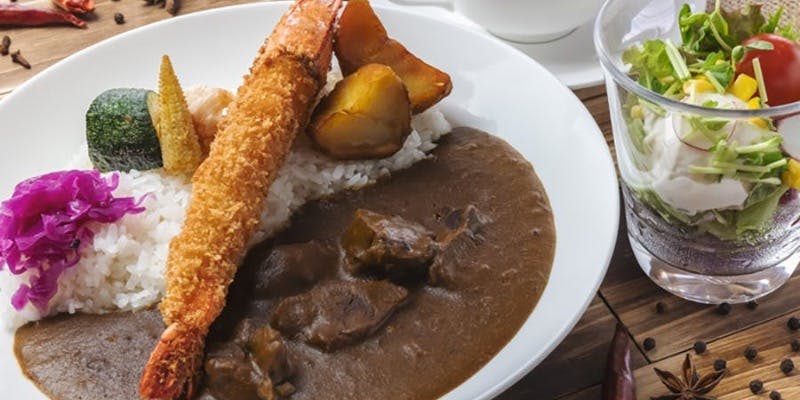 北海道産 黒毛和牛のクラシックカレー ～大海老フライ添え＋サラダ・スープセット