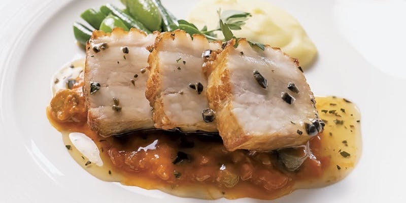 ホエー豚のソテー ディジョンマスタードとピクルスのトマトソース（ ビストロセット）