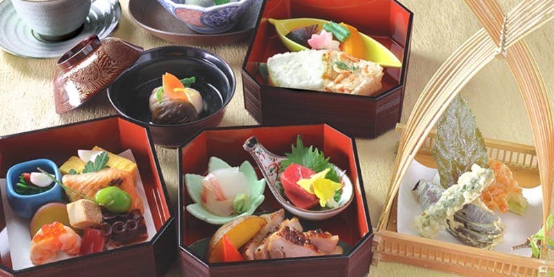 特製三段重弁当　1日限定10食、平日（月～金曜/祝日を除く）限定