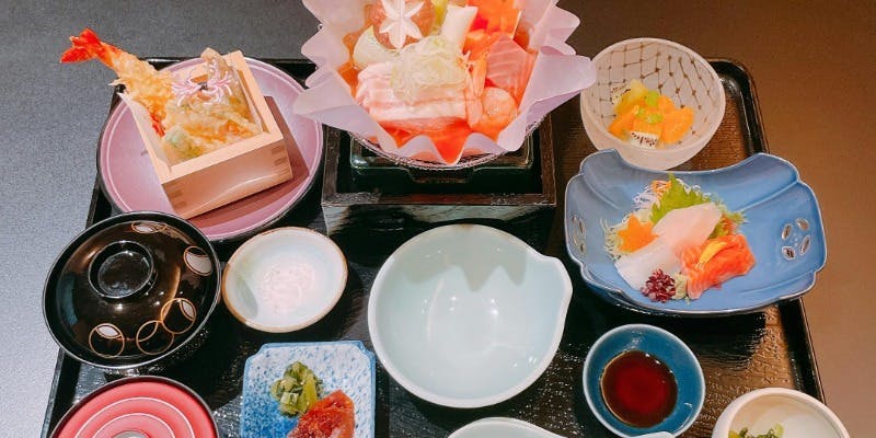 【月替わり御膳】お造り、煮物、メインの一皿、デザートなど＋ネット予約で食後のカフェ付き