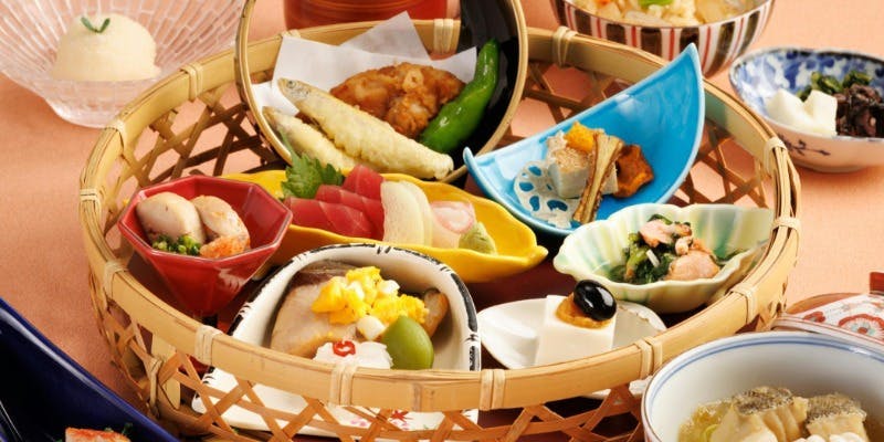 【籠盛り膳】 籠盛り八寸から水菓子まで全5品