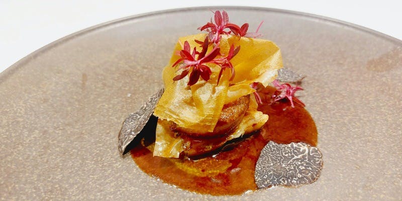 Grand より贅沢な厳選食材をお楽しみいただけるフルコース／宝箱に入った選べる小菓子