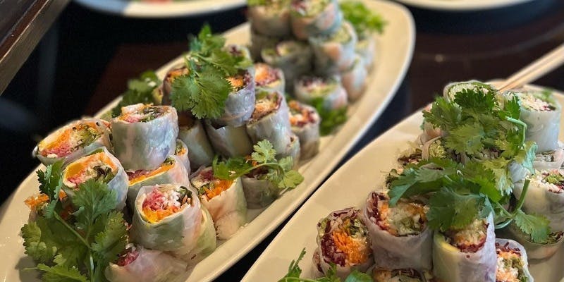 【エリア貸切】生春巻きなどボリューム満足、立食ブッフェ＋2時間フリードリンク付（15～30名様）