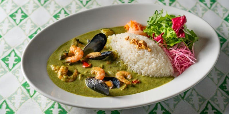 【休日ランチセット】 選べるメイン、生春巻、点心2種、デザート＋乾杯1ドリンク＆カフェ（※セット式）