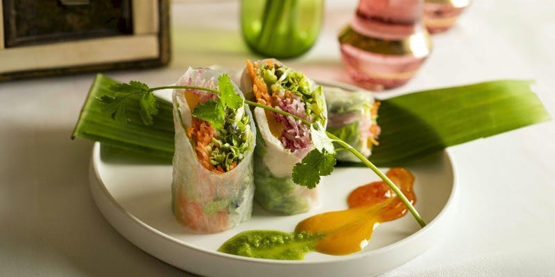 【WEB限定】 選べるメイン（又はWメイン）＆フォー、デザート＋乾杯1ドリンク＆カフェ特典付（平日限定）