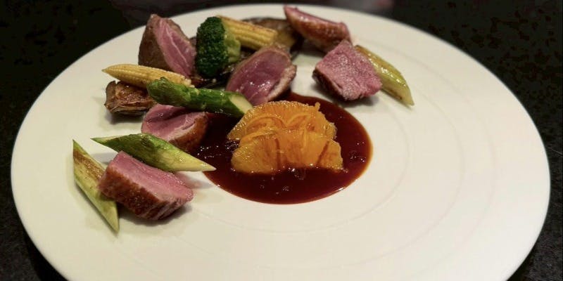 【花椿】ーHANA TUBAKIー 山形牛内もも肉メイン＋1杯スパークリングワイン付き