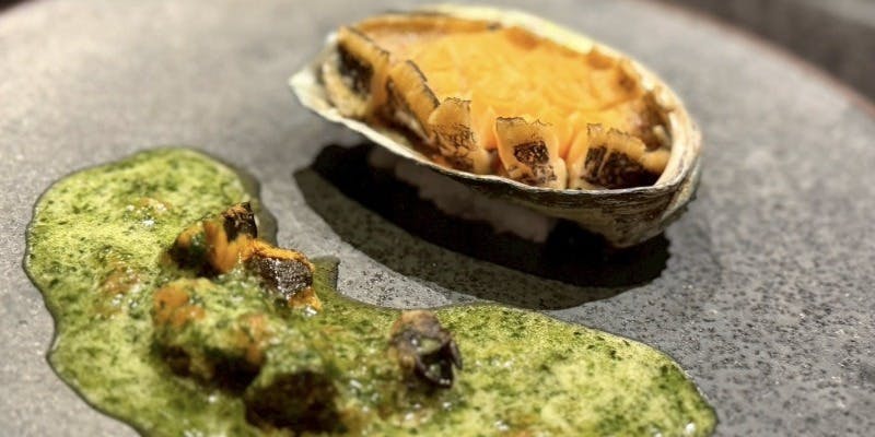 【彩】ーIRODORIー 前菜活鮑の鉄板焼き＋1杯スパークリングワイン付き