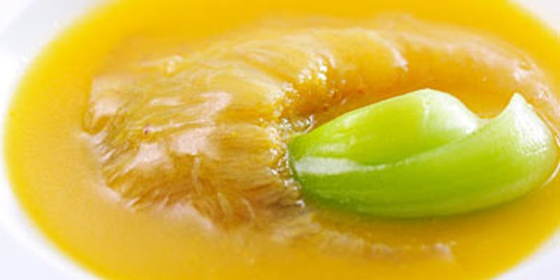 濃厚鶏スープで煮込んだフカヒレの姿煮ランチ＋スパークリング含む選べるドリンク1杯付